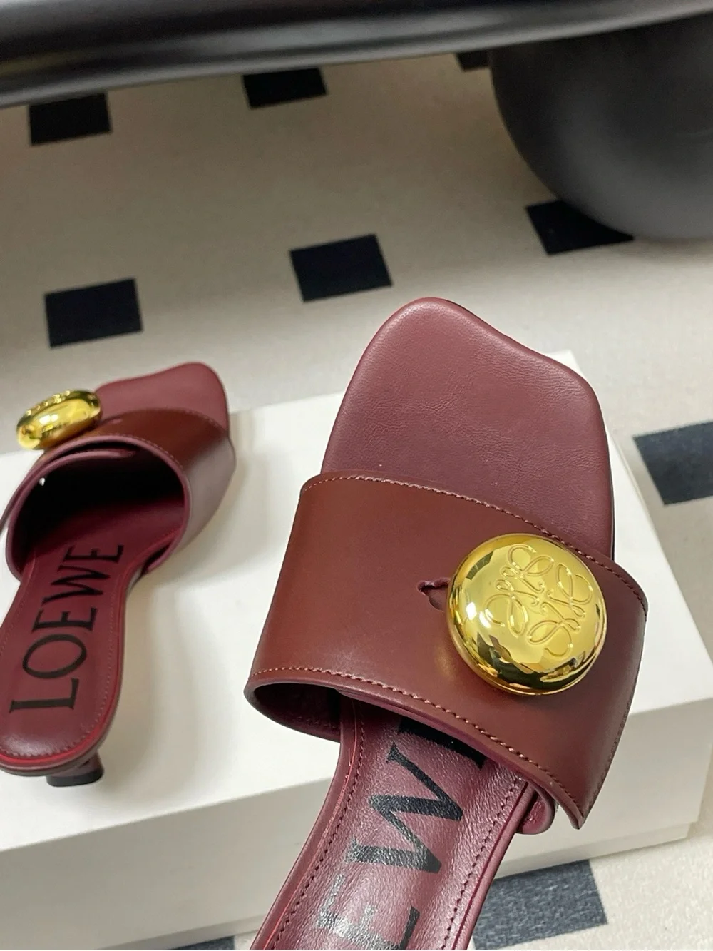 LOEWE Pebble Burgundy Leather Kitten Heel Mules Sandals Gold Anagram Hardware - Picture 8 of 8